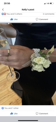 Corsage 2