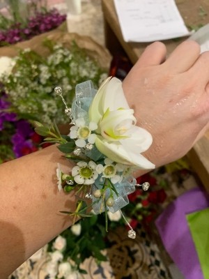 Corsage 4