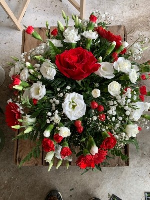 Red and white grave posy