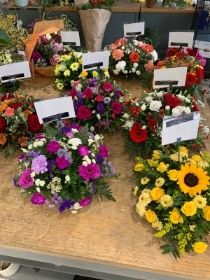 Colourful gentleman’s grave posey